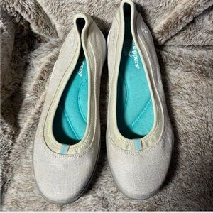 Grasshoppers Ortholite Cream Slip-On Flats with Teal Insole